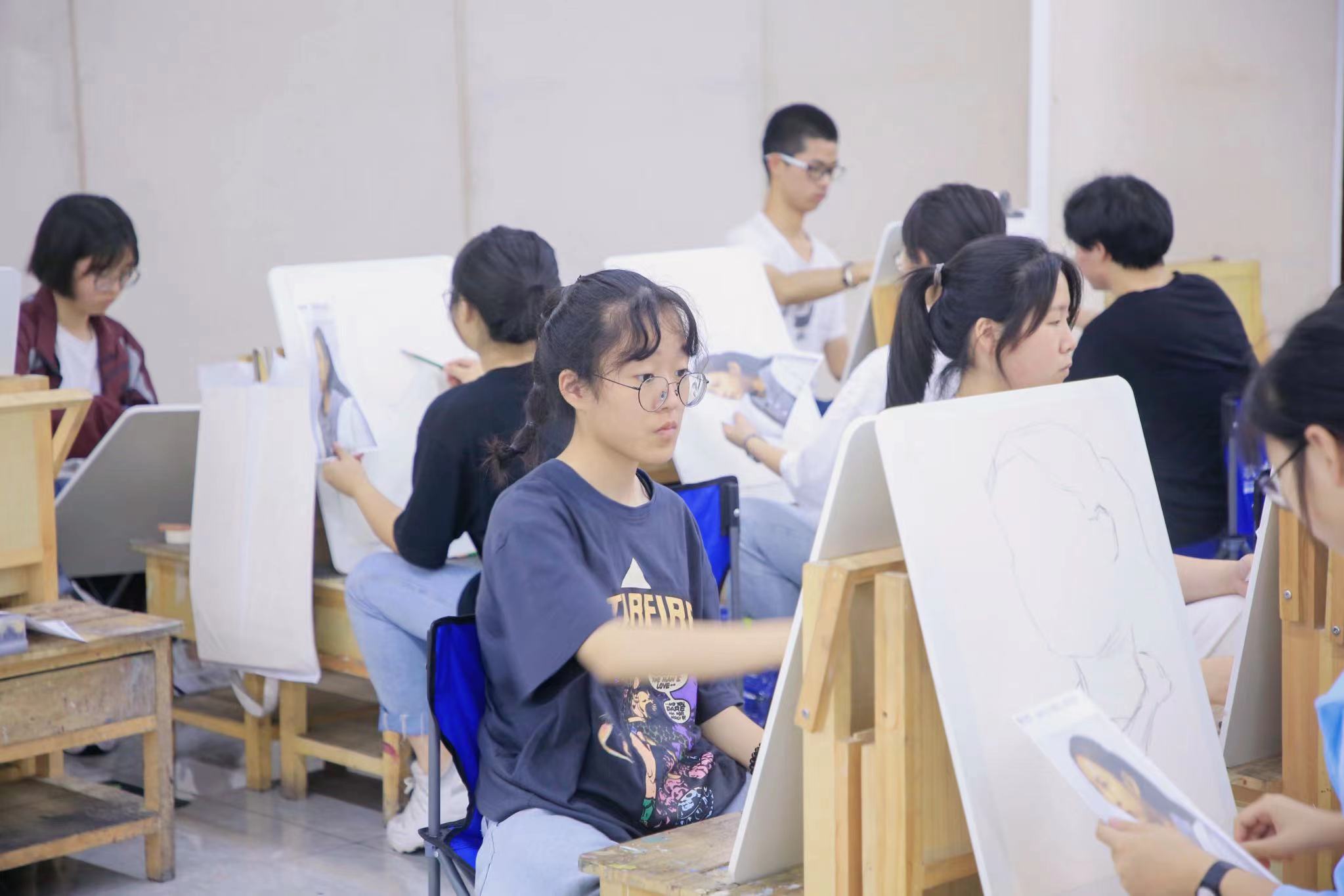 美術(shù)設(shè)計(jì)與制作1